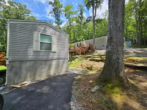Exterior - 39 Boulder Ct, Franklin, NC 28734 photo 4 of 14