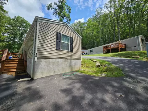 Exterior - 39 Boulder Ct, Franklin, NC 28734 photo 7 of 14
