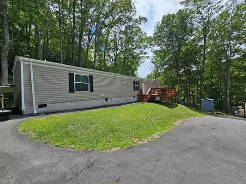 Exterior - 39 Boulder Ct, Franklin, NC 28734 photo 10 of 14