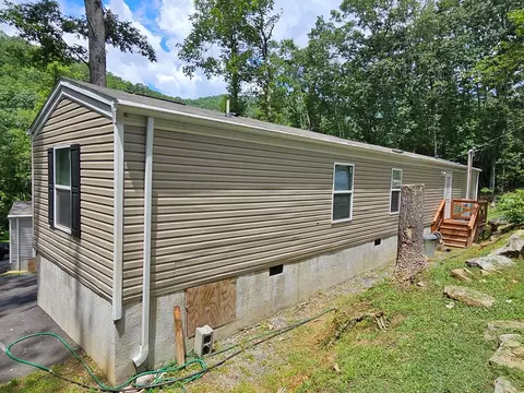 Exterior - 39 Boulder Ct, Franklin, NC 28734 photo 8 of 14