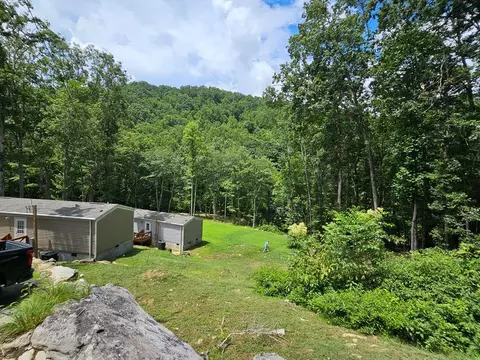 Exterior - 39 Boulder Ct, Franklin, NC 28734 photo 11 of 14