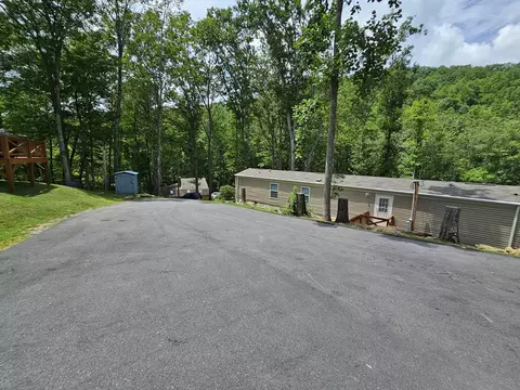 Exterior - 39 Boulder Ct, Franklin, NC 28734 photo 9 of 14