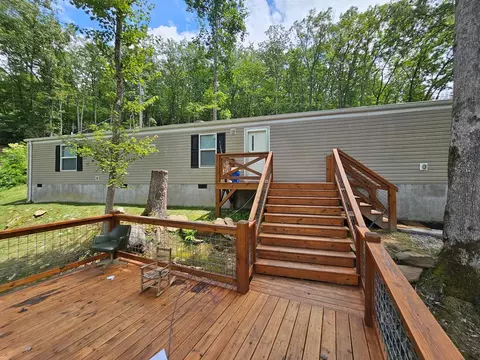 Exterior - 39 Boulder Ct, Franklin, NC 28734 photo 6 of 14