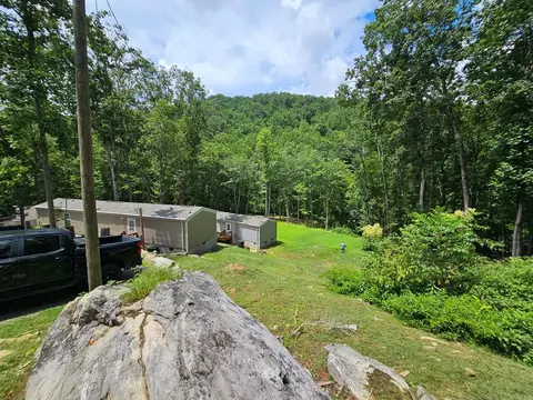 Exterior - 39 Boulder Ct, Franklin, NC 28734 photo 12 of 14
