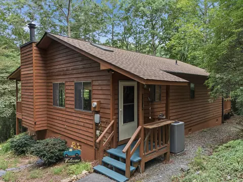 Exterior - 221 Chatto Loop Rd, Murphy, NC 28906 photo 2 of 34