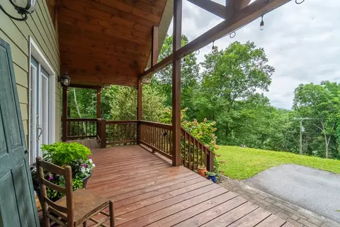 Exterior - 374 Ridgeway St, Sylva, NC 28779 photo 1 of 5