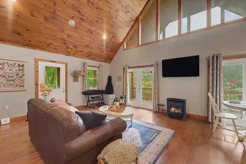 Living - 374 Ridgeway St, Sylva, NC 28779 photo 2 of 2