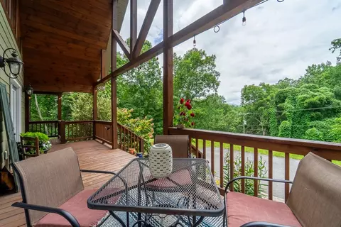 Exterior - 374 Ridgeway St, Sylva, NC 28779 photo 2 of 5