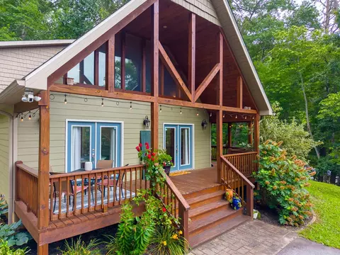 Exterior - 374 Ridgeway St, Sylva, NC 28779 photo 3 of 5