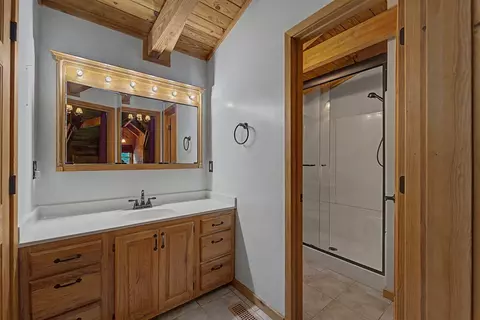Bath - 306 Springbrook Dr, Franklin, NC 28734 photo 2 of 3