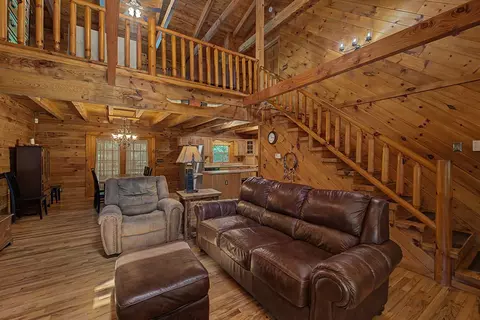 Living - 306 Springbrook Dr, Franklin, NC 28734 photo 4 of 4