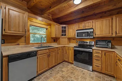 Kitchen - 306 Springbrook Dr, Franklin, NC 28734 photo 2 of 4
