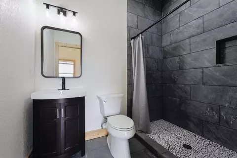 Bath - 790 Sierra Cir, Murphy, NC 28906 photo 5 of 5