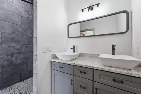 Bath - 790 Sierra Cir, Murphy, NC 28906 photo 3 of 5