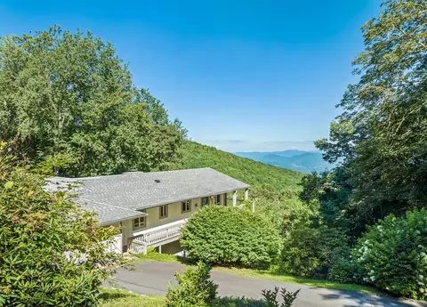 75 Briarwood Ln, Maggie Valley, NC 28751