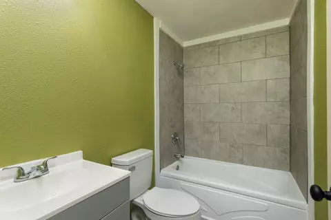 Bath - 650 Sunrise Park, Sylva, NC 28779 photo 1 of 1