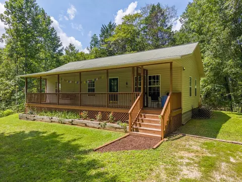33 E H Bailey Rd, Bryson City, NC 28713