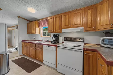 Kitchen - 96 Beverly Dr, Franklin, NC 28734 photo 2 of 3