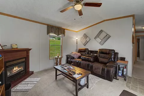 Living - 96 Beverly Dr, Franklin, NC 28734 photo 2 of 3