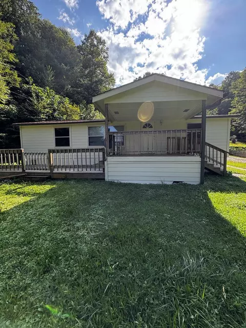 73 W Tuskeegee Dr, Robbinsville, NC 28771
