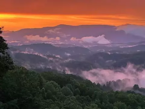 670 Twin Coves Rd, Bryson City, NC 28713