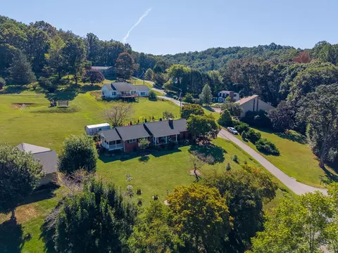 View/Area - 22 Brookside Dr, Franklin, NC 28734 photo 4 of 10