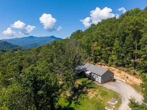 207 Little Horse Rd, Waynesville, NC 28786