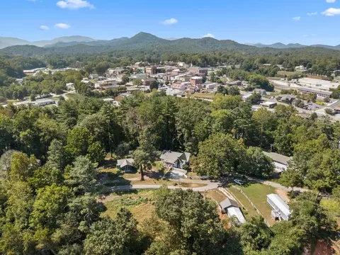 View/Area - 219 E Rogers St, Franklin, NC 28734 photo 1 of 1