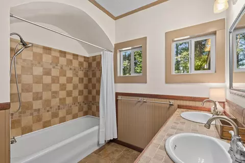 Bath - 219 E Rogers St, Franklin, NC 28734 photo 2 of 4