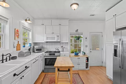 Kitchen - 219 E Rogers St, Franklin, NC 28734 photo 4 of 6