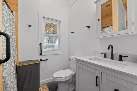 Bath - 219 E Rogers St, Franklin, NC 28734 photo 4 of 4