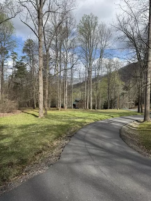 1 E Wabash Dr, Sylva, NC 28779 photo 2