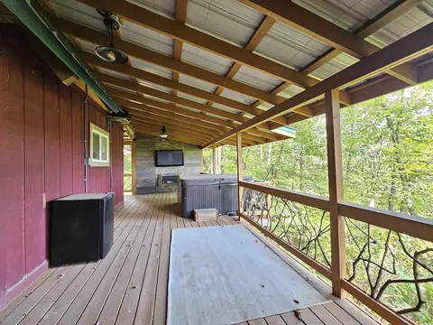 Exterior - 607 Echo High Rd, Franklin, NC 28734 photo 7 of 8