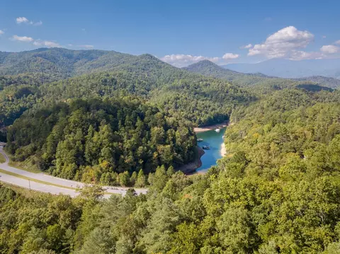 92 Tobacco Branch Rd, Almond, NC 28702