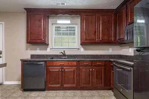 Kitchen - 168 Lilac Trl, Murphy, NC 28906 photo 2 of 5
