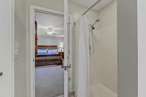 Bath - 32 Coventry Cir E, Franklin, NC 28734 photo 2 of 3