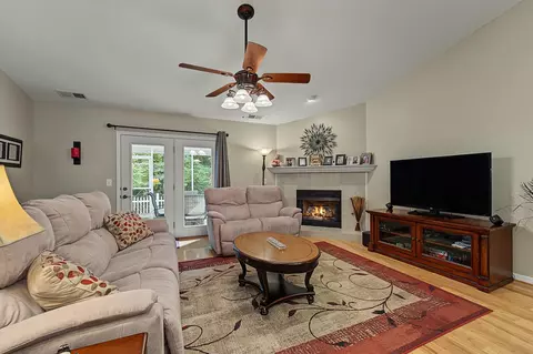 Living - 32 Coventry Cir E, Franklin, NC 28734 photo 1 of 3