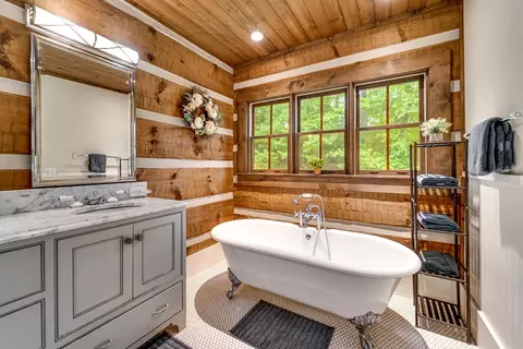 Bath - 246 Fiddle And A Bow Ln, Sylva, NC 28779 photo 2 of 5