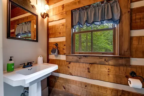 Bath - 246 Fiddle And A Bow Ln, Sylva, NC 28779 photo 3 of 5