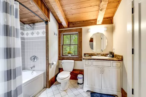 Bath - 246 Fiddle And A Bow Ln, Sylva, NC 28779 photo 4 of 5