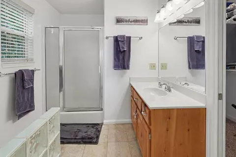 Bath - 804 Wikle Rd, Hayesville, NC 28904 photo 2 of 5