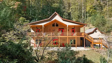 151 High Grove Pkwy, Whittier, NC 28789