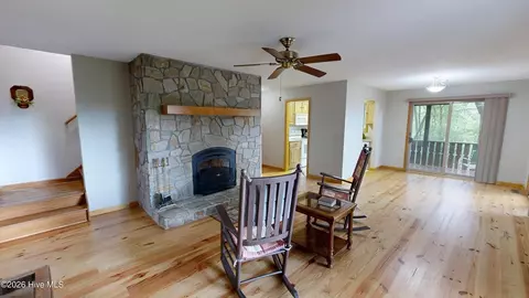 Living - 259 Laurel Ln, Murphy, NC 28906 photo 1 of 2