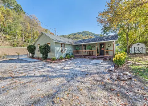 179 Jonathan Creek Rd, Waynesville, NC 28785