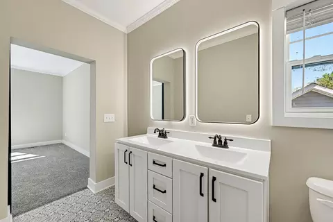 Bath - 137 Patterson Dr, Dillsboro, NC 28725 photo 4 of 6