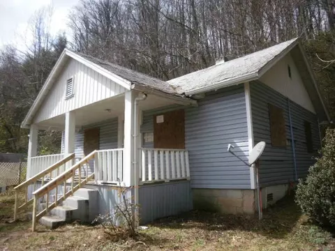 733 Allen St, Sylva, NC 28779 photo 1