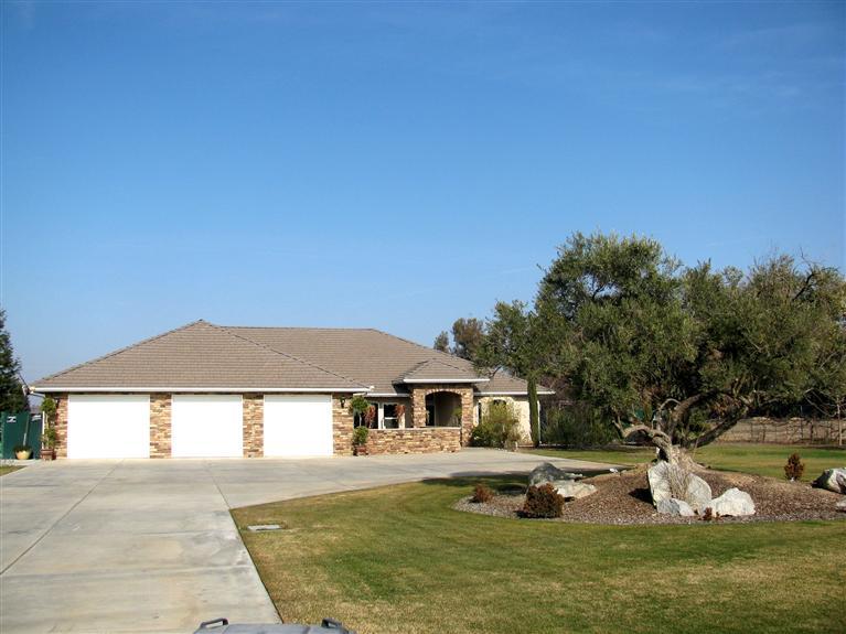8186 E Bullard Ave, Clovis, CA 93619 photo 1
