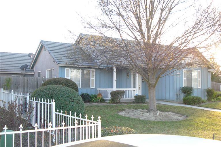 15733 W Kearney Blvd, Kerman, CA 93630 photo 1