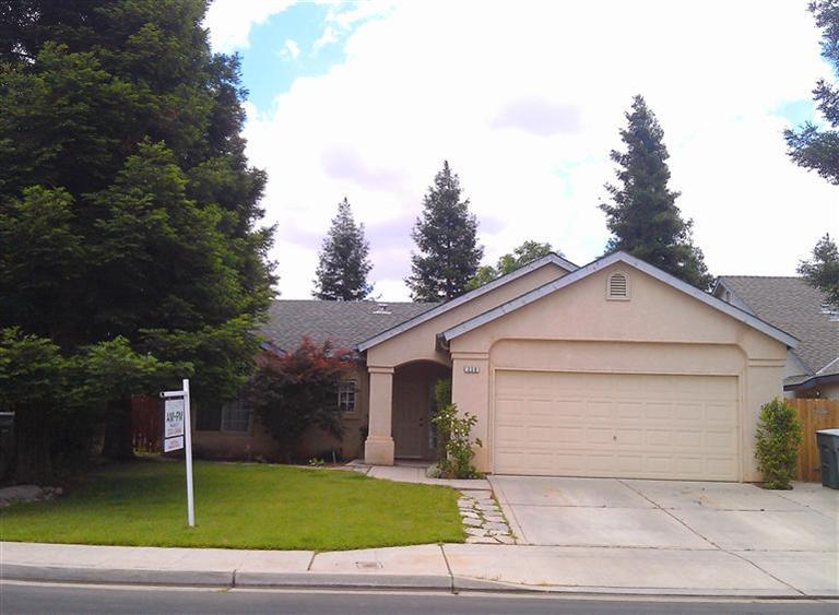 230 W Birch Ave, Clovis, CA 93611 photo 1