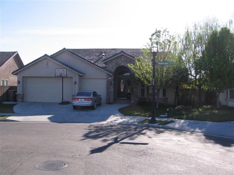 712 S Susan Ave, Kerman, CA 93630 photo 1